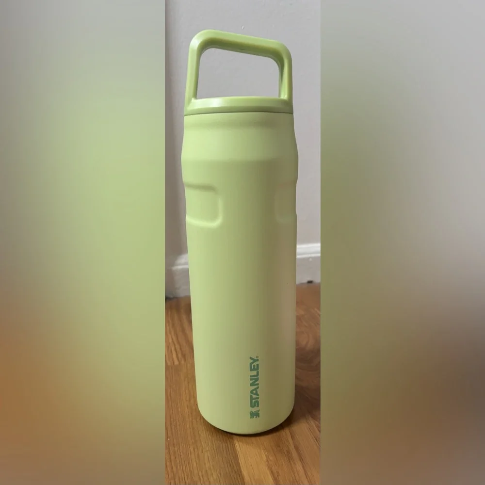 NEW Stanley IceFlow AeroLight Citron Green Insulated Water Bottle 24oz - Picture 2 of 7